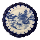 Porcelain plate from the early 20th century with pagoda decoration.