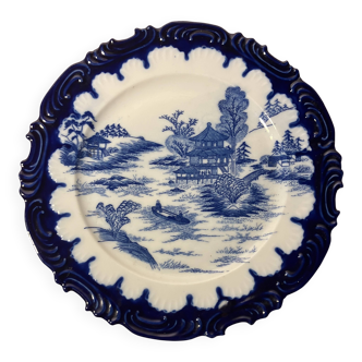 Porcelain plate from the early 20th century with pagoda decoration.