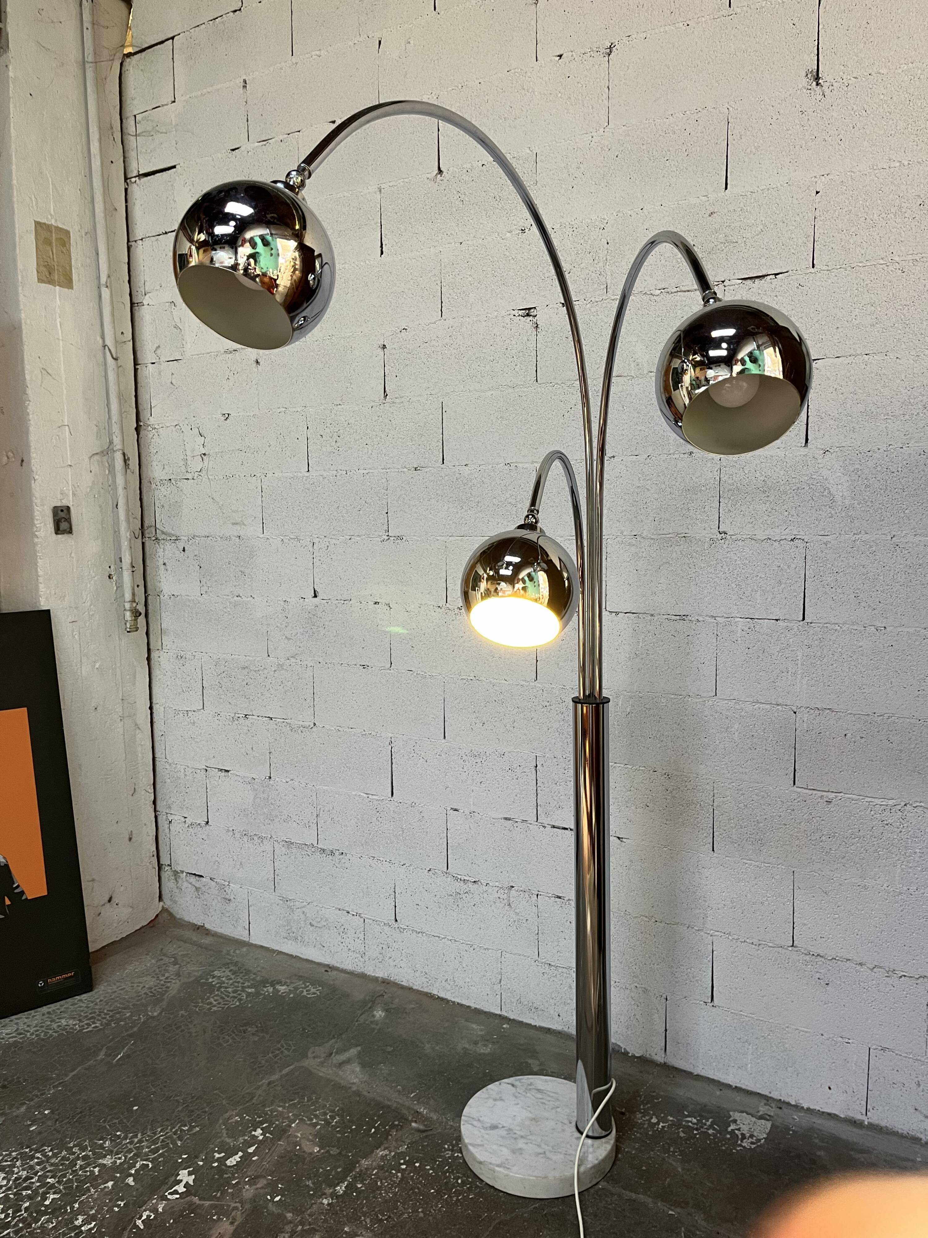 Lily of the valley floor lamp 1970 design Goffredo Reggiani