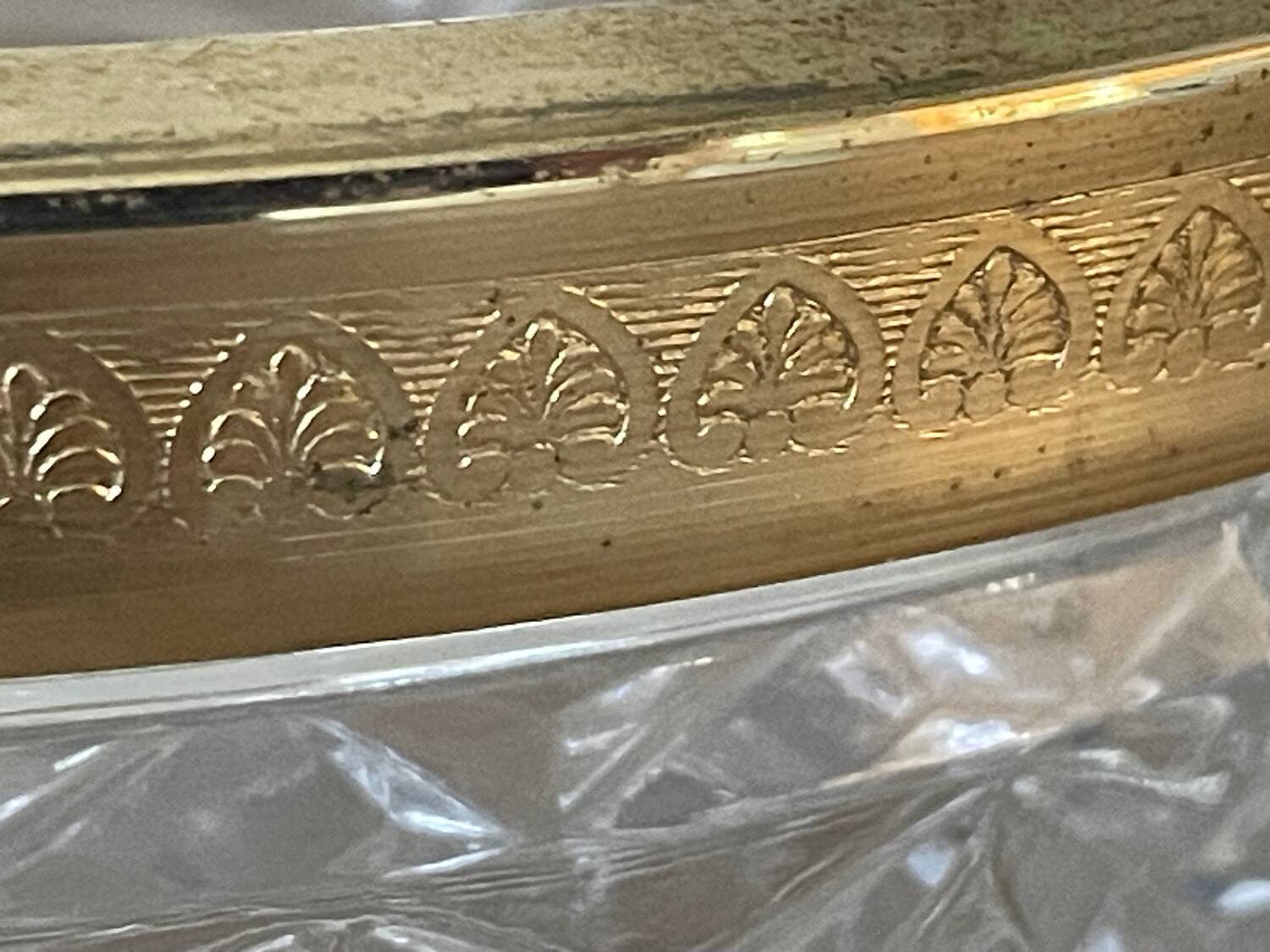 Salad bowl and cups in cut glass and brass