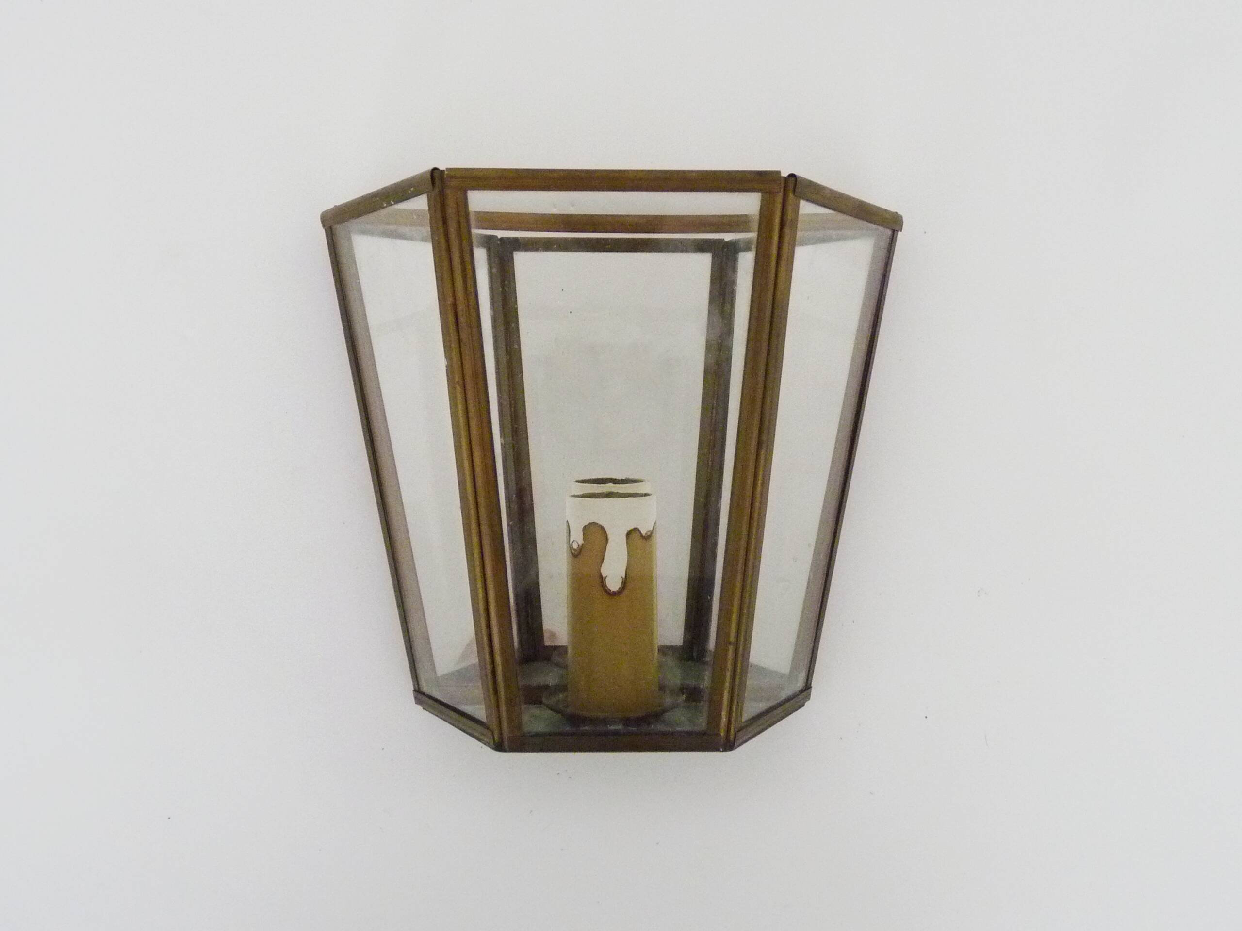 Louis XIII wall light in brass and glass. 1960s