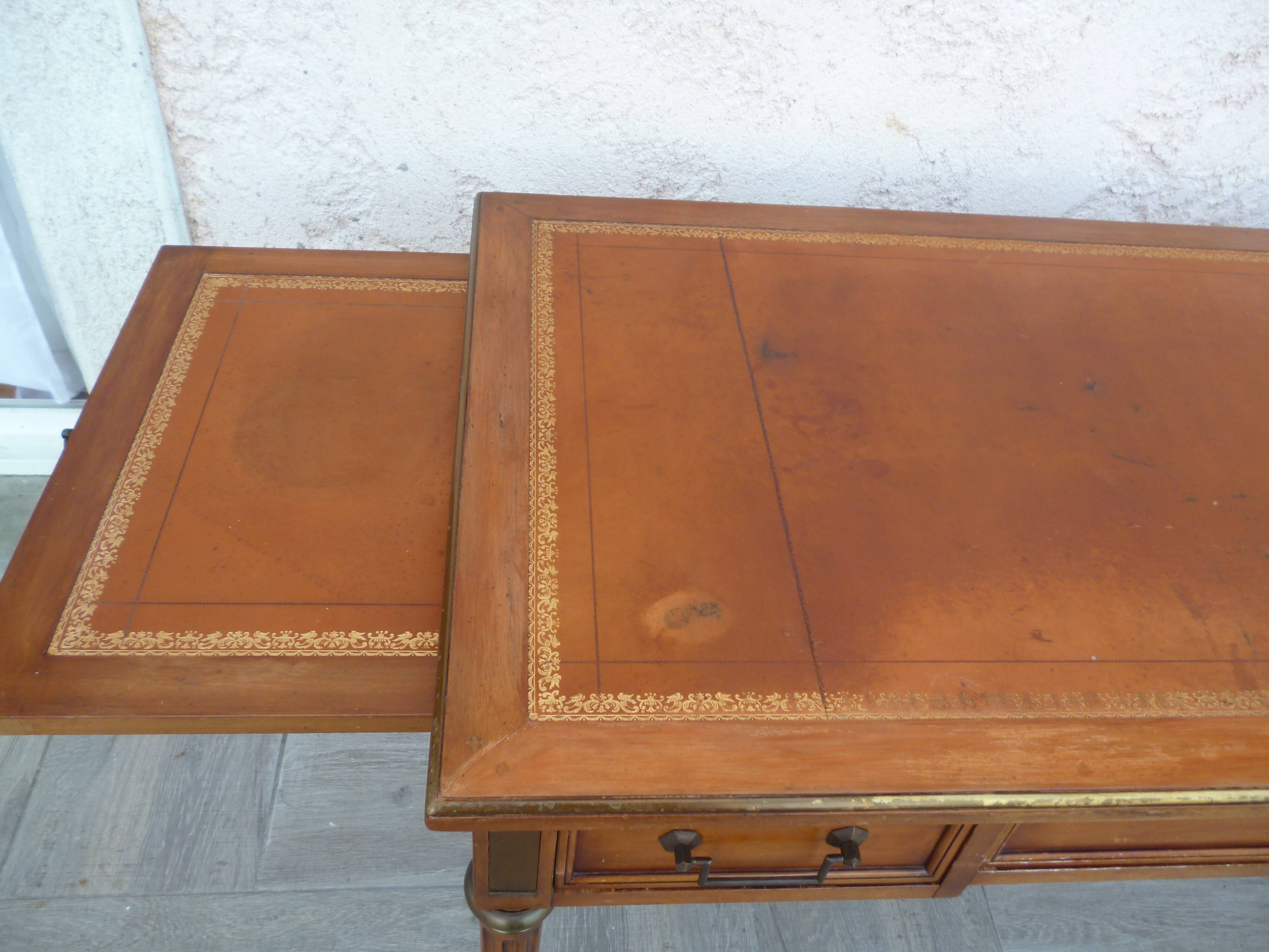 Bureau style Louis XVI à tirettes