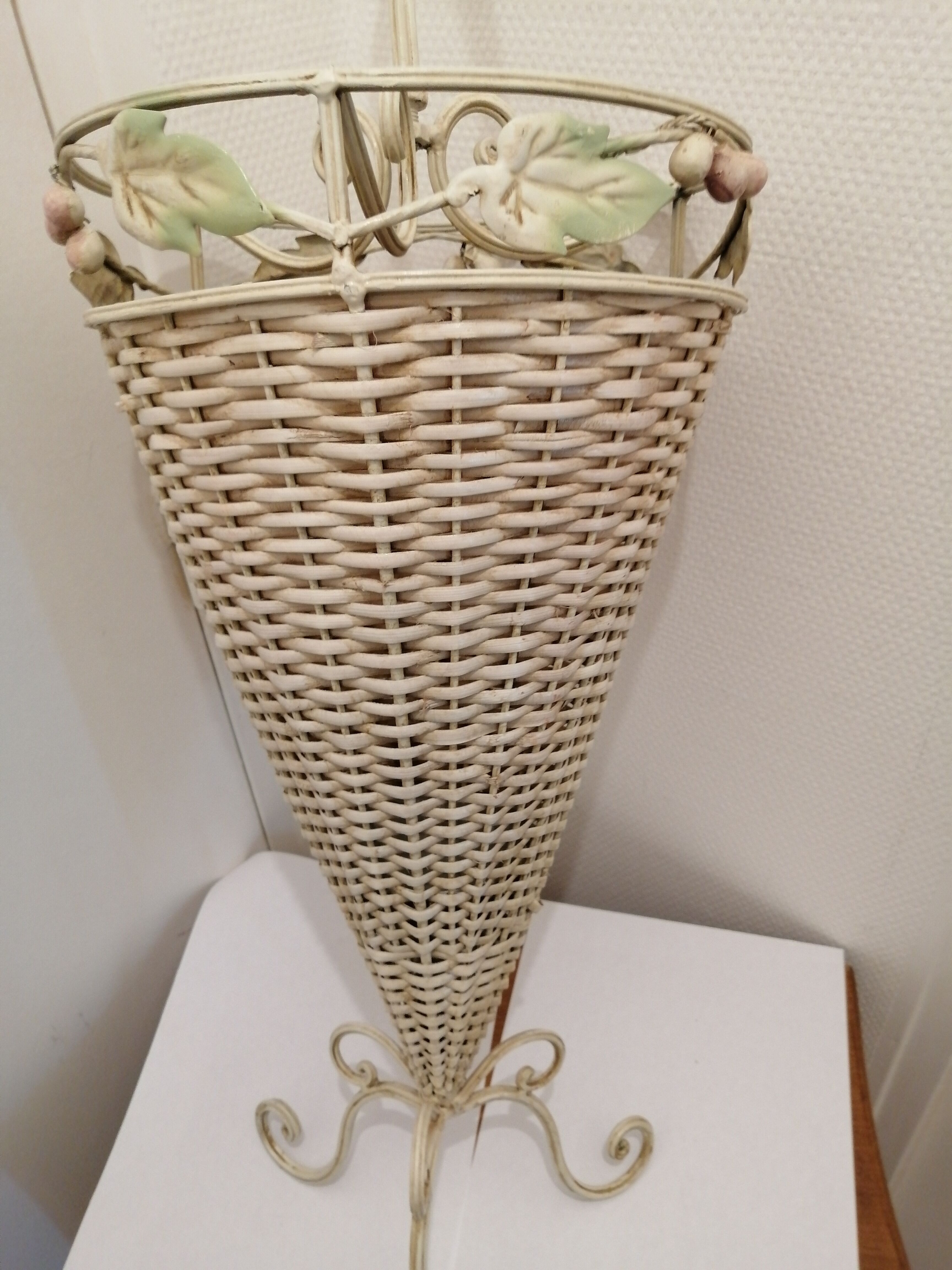 Umbrella holder in metal and wicker decor floral