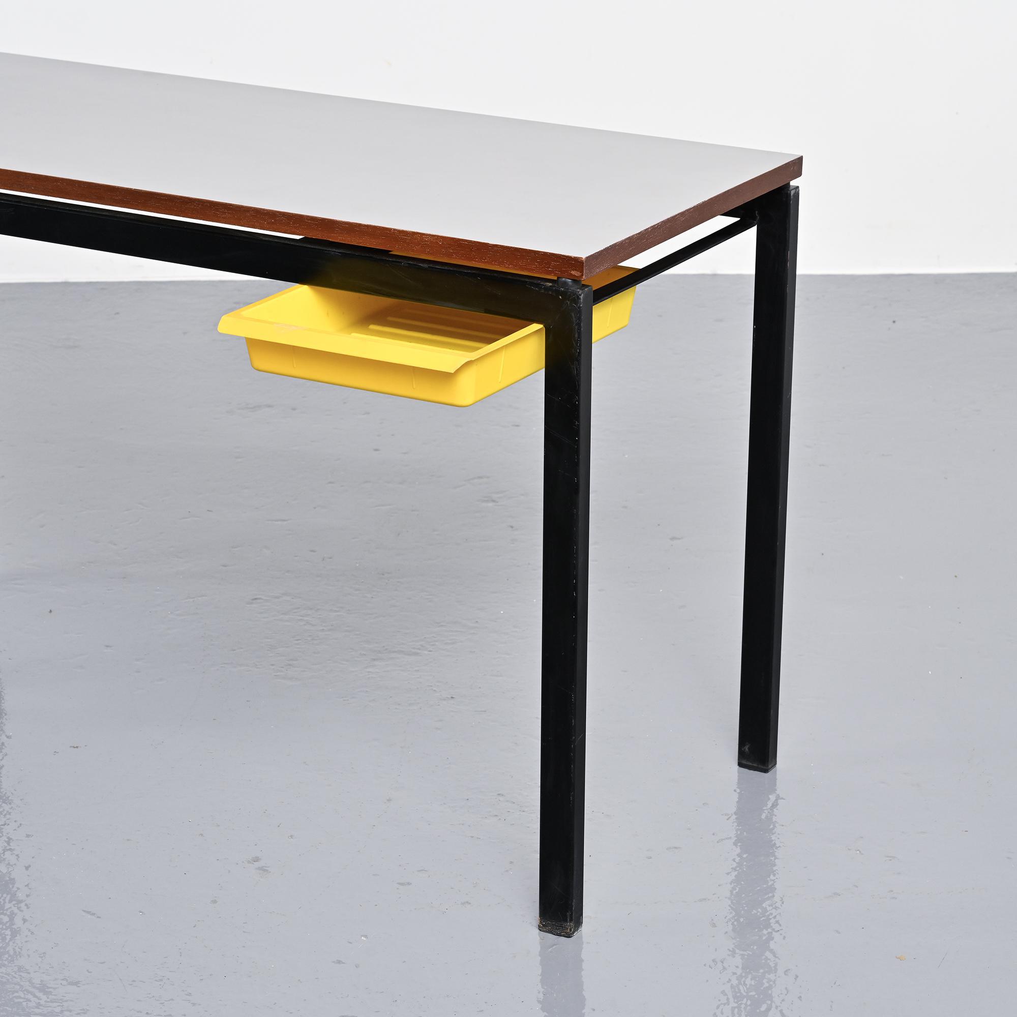 Bureau Cansado par Charlotte Perriand, circa 1962.