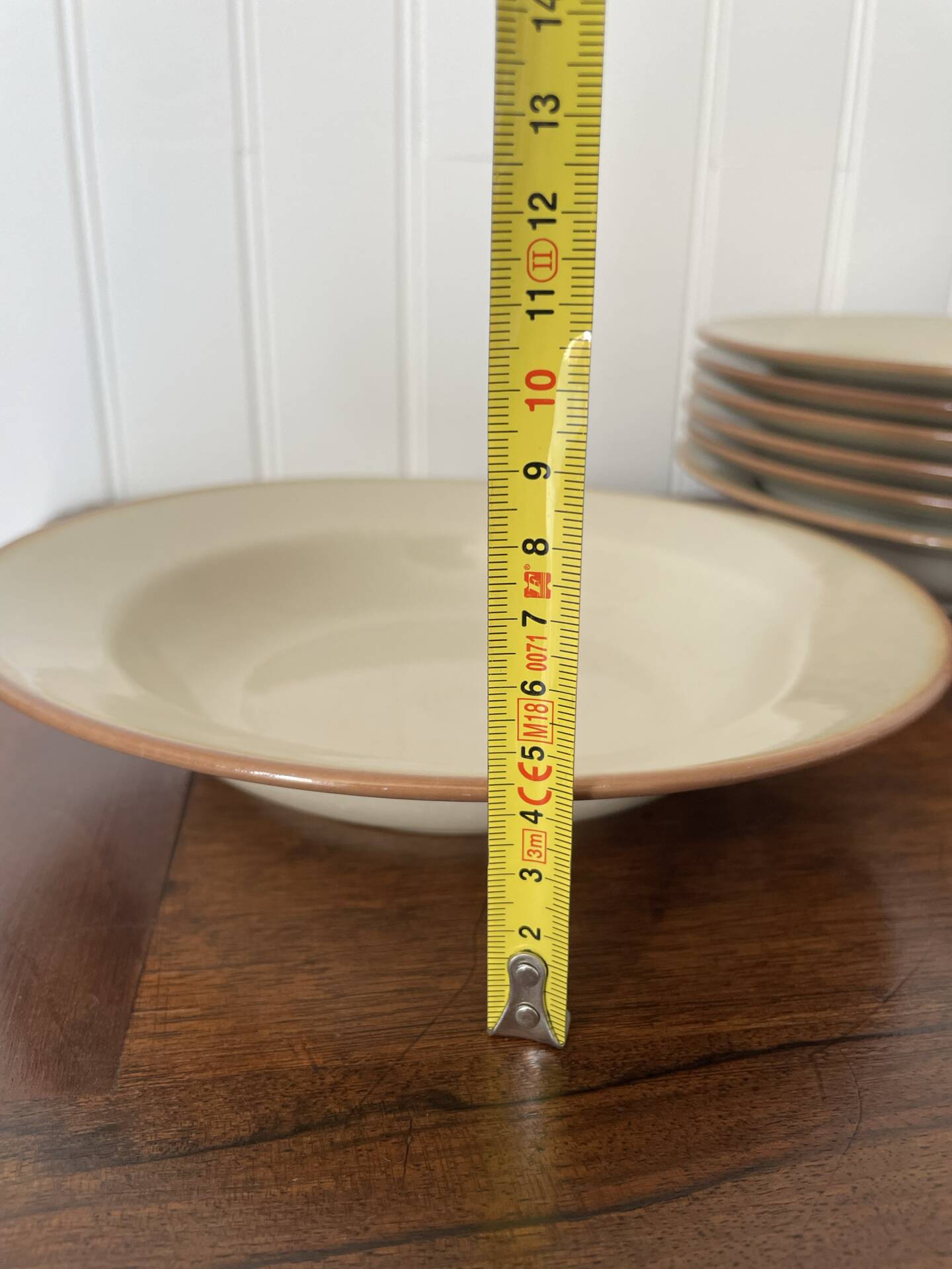 Lot de 7 assiettes en grès beige Tulowice Poland