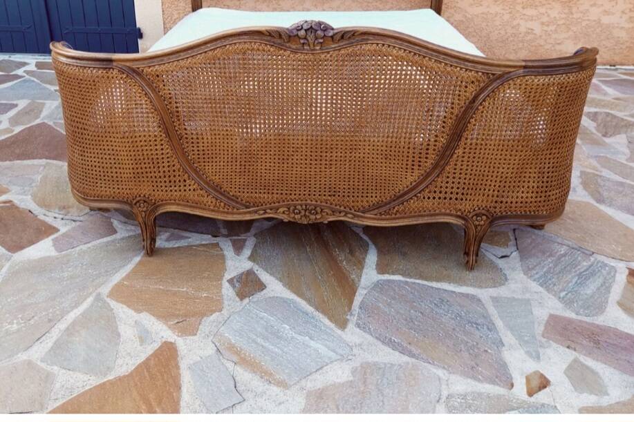 Lit with caned basket in Louis XV style.