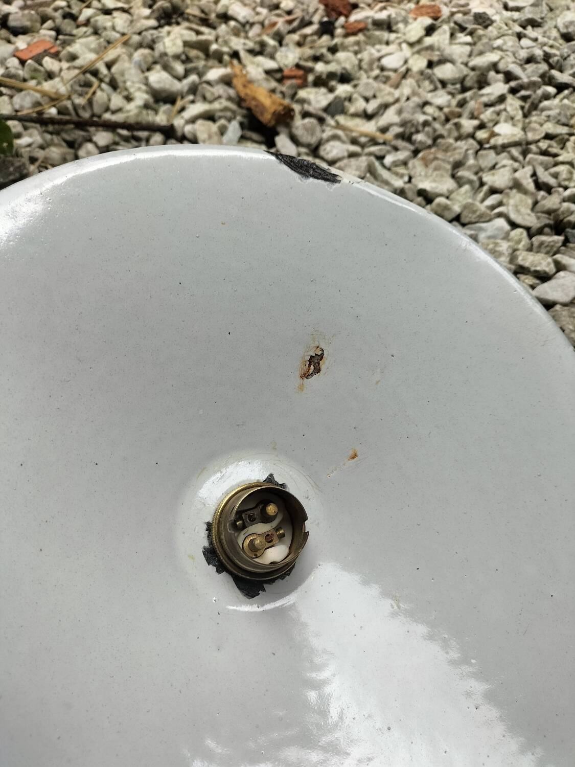 Enamelled sheet metal suspensions