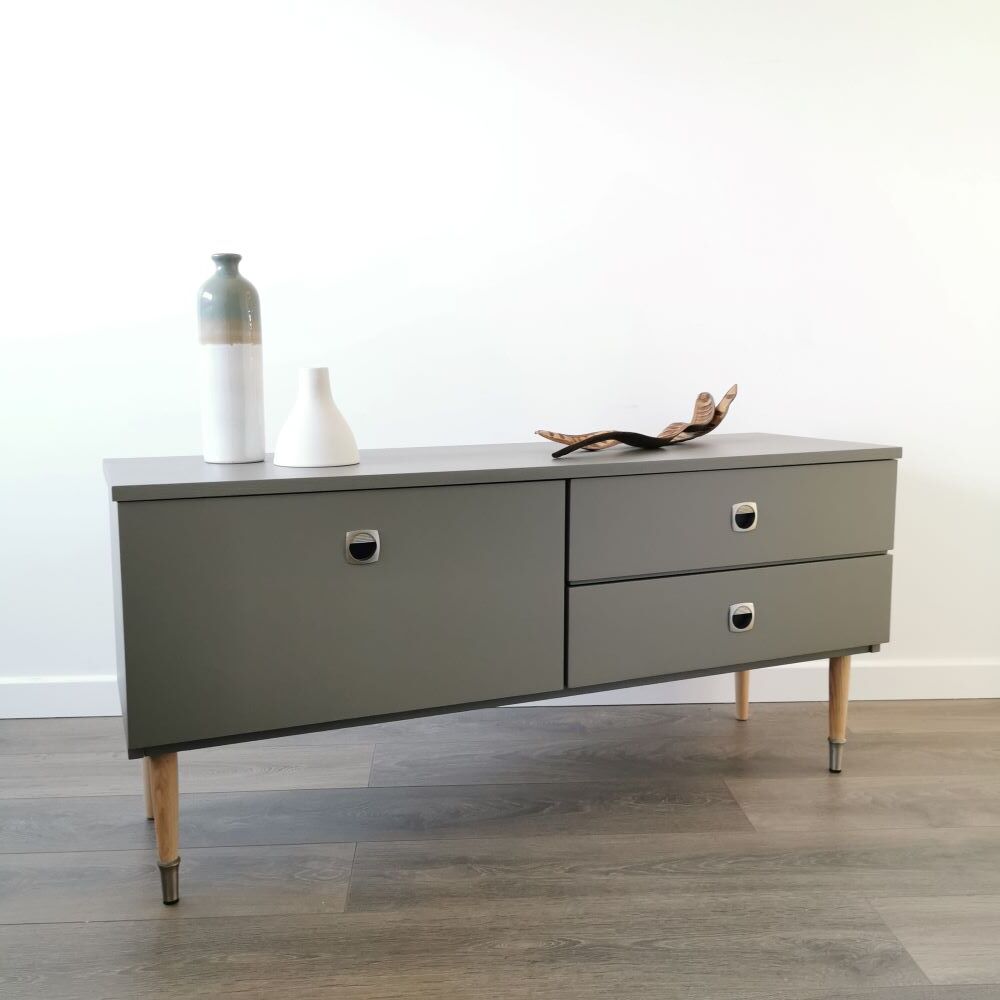 Mid-century bass row