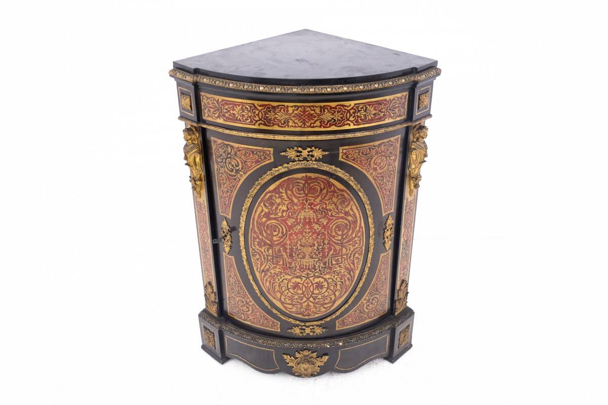 Commode d'angle ancienne, France, milieu du XIXe siècle.