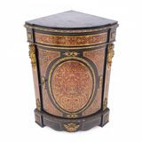 Commode d'angle ancienne, France, milieu du XIXe siècle.