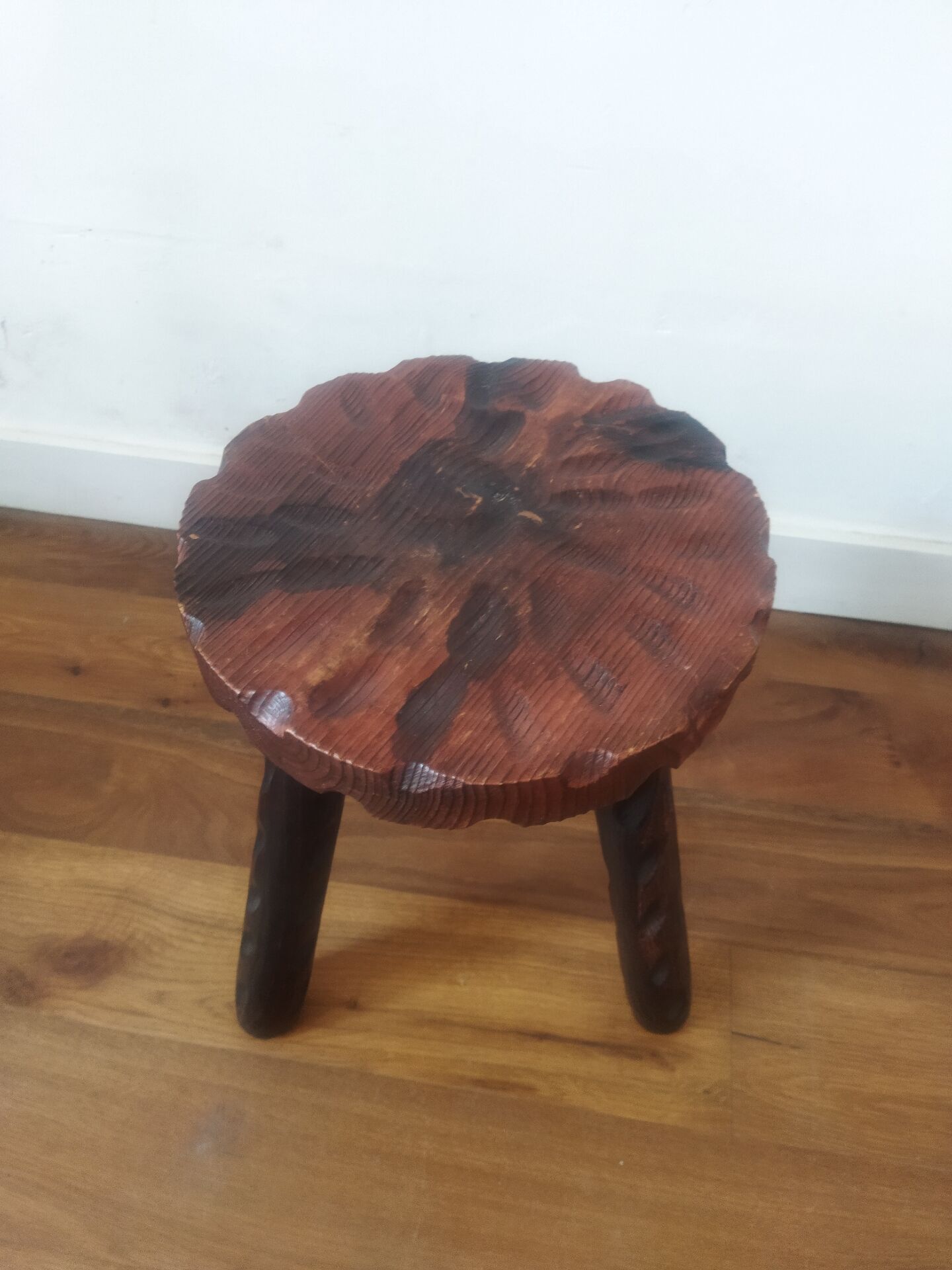 Tabouret de ferme tripode