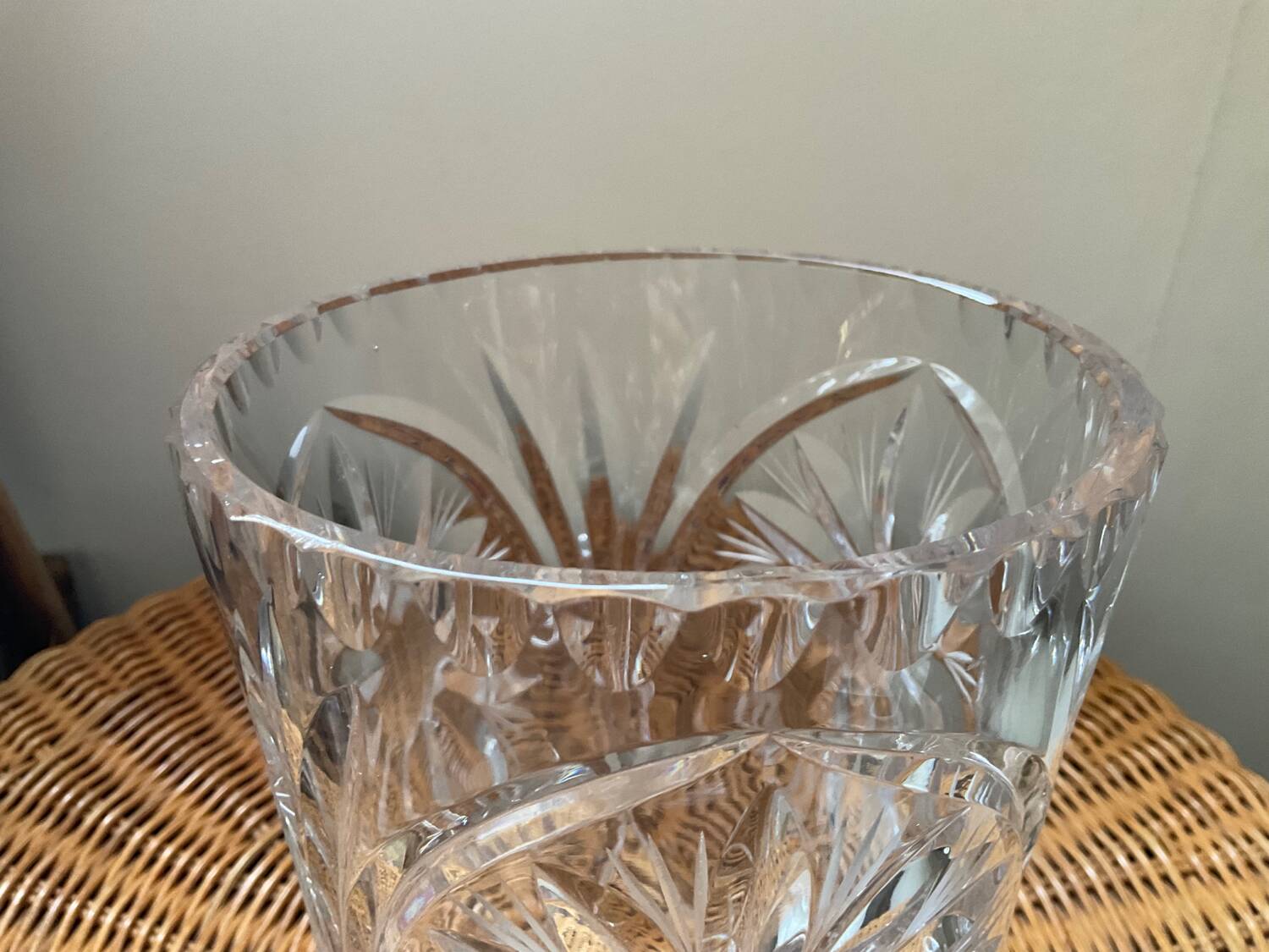 Vintage Marguerite vase in chiseled crystal