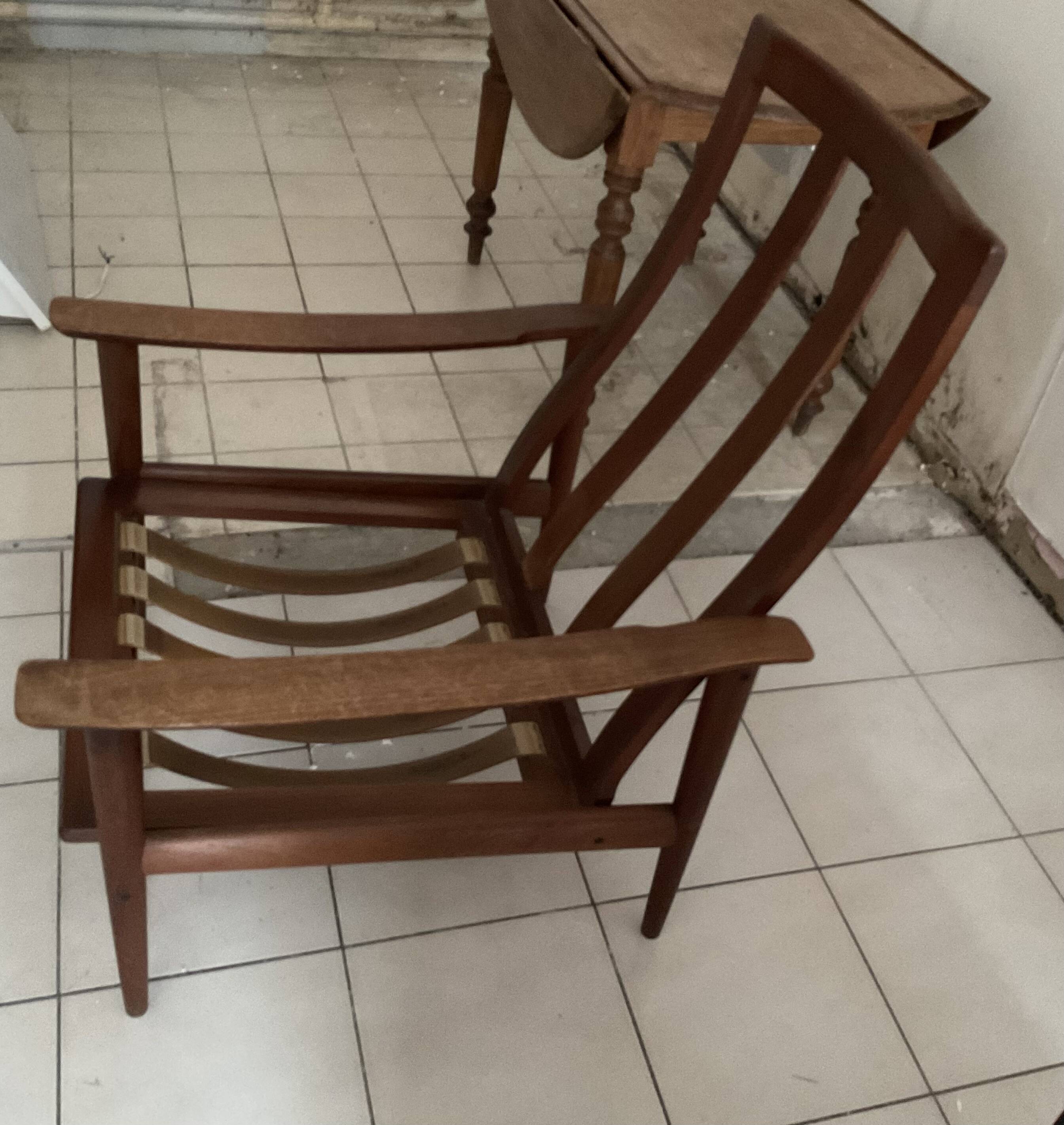 Scandinavian armchair with yellow cushions, original from the 1950s/60s.