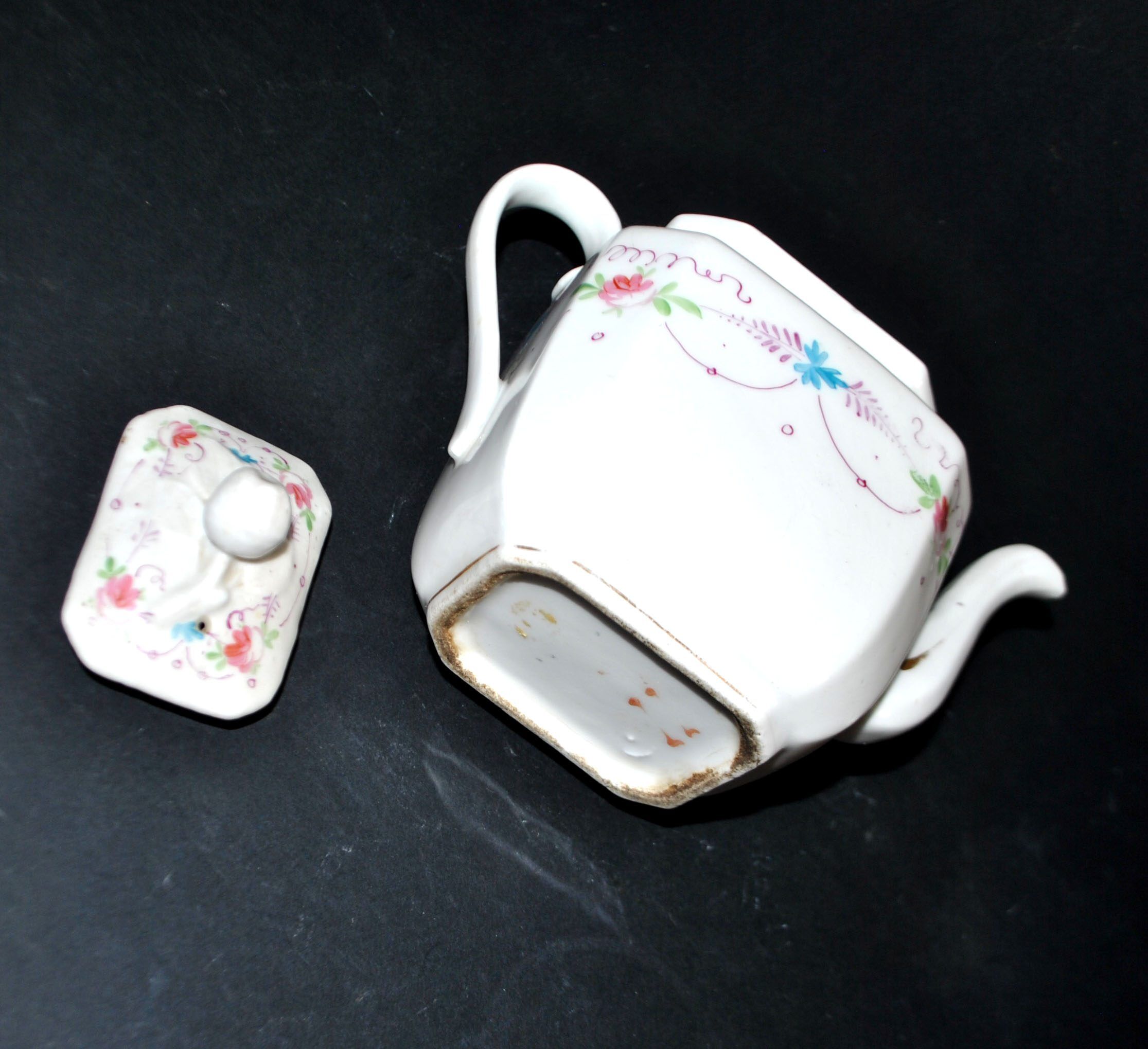 Old Paris porcelain herbal tea pot – hand-painted polychrome decoration, 19th century