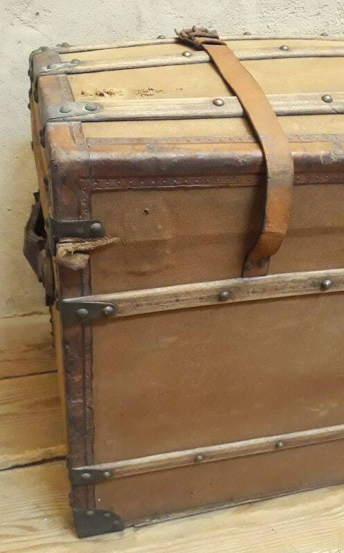 Antique curved transport trunk circa 1900 B.Vinay