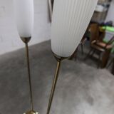 Lampadaire à 3 branches de 1960 laiton doré, fonte et opalines
