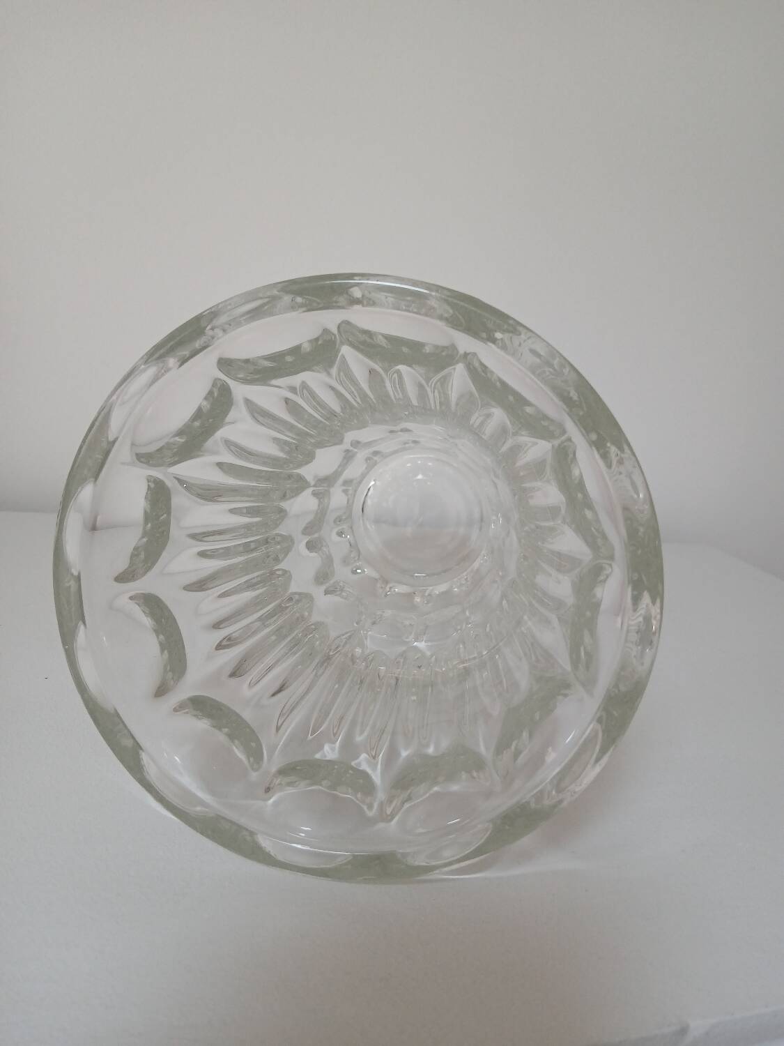 Chiseled glass vase