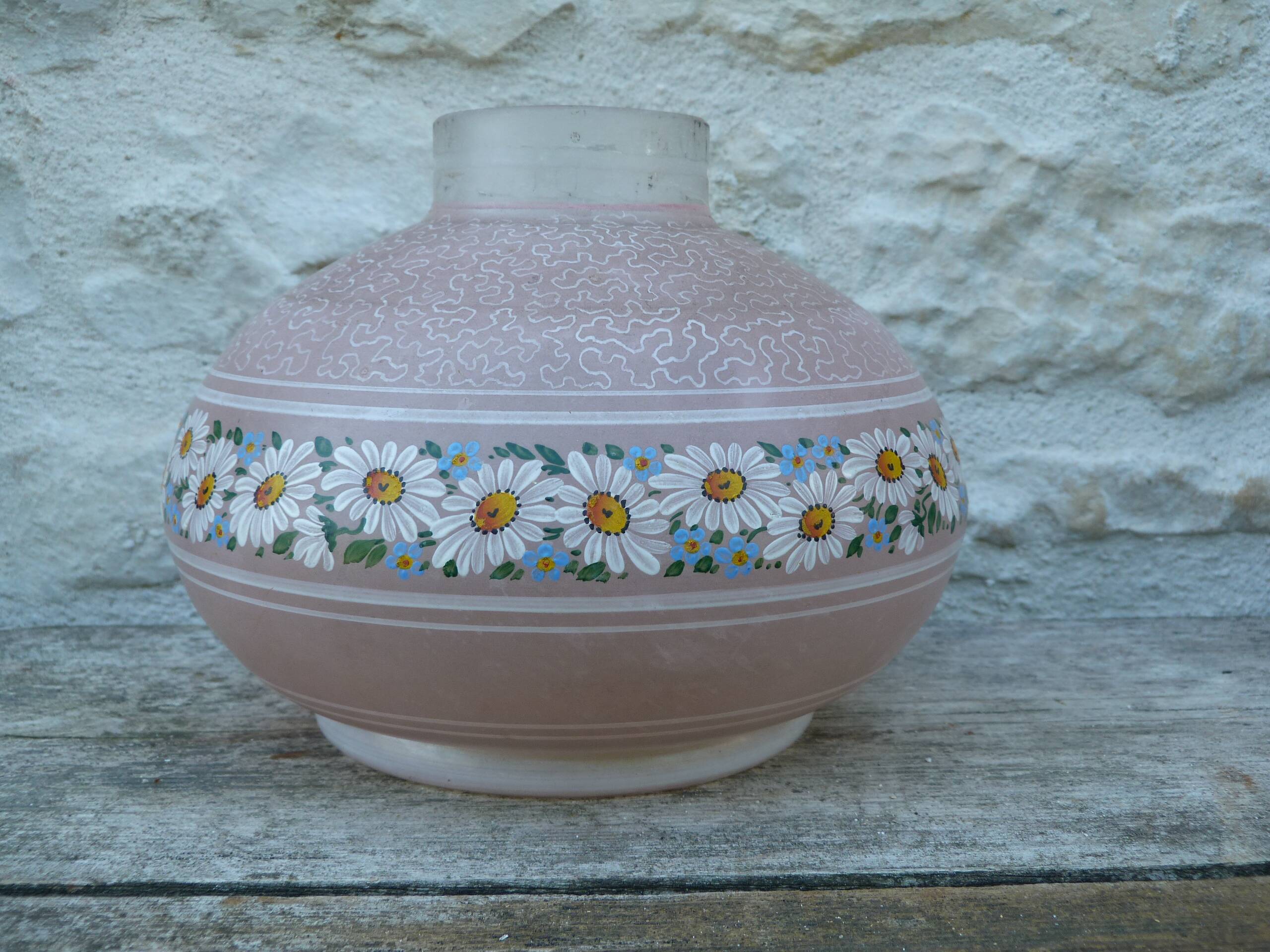 Art Deco vase in frosted glass with daisy frieze pattern