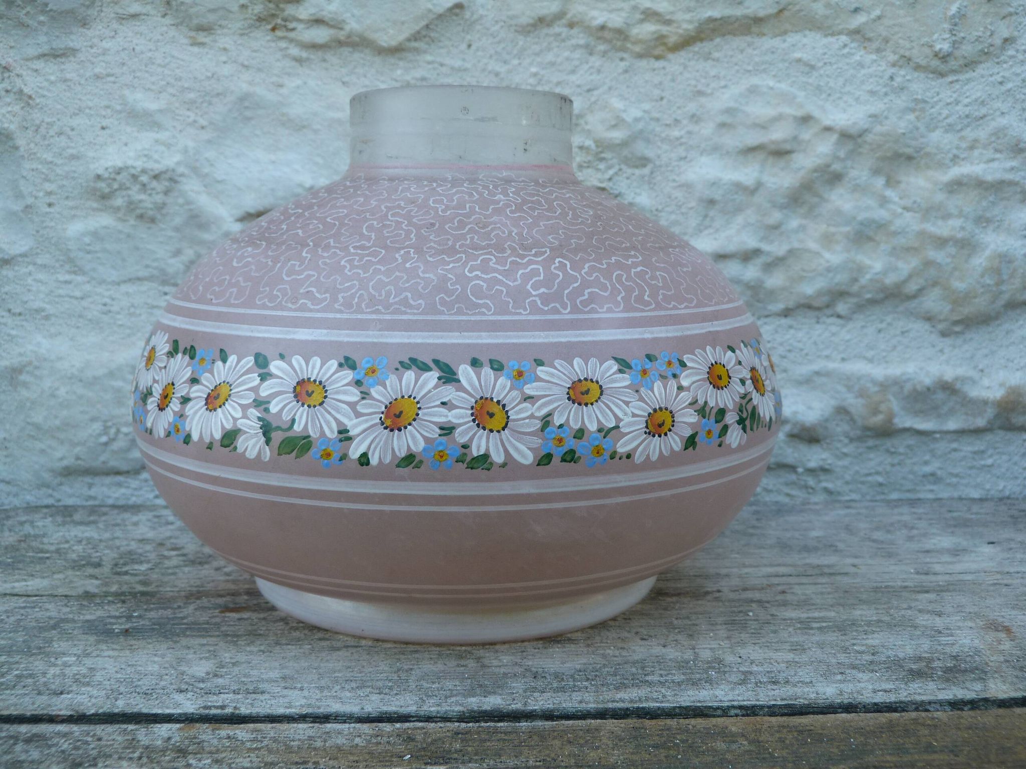 Art Deco vase in frosted glass with daisy frieze pattern