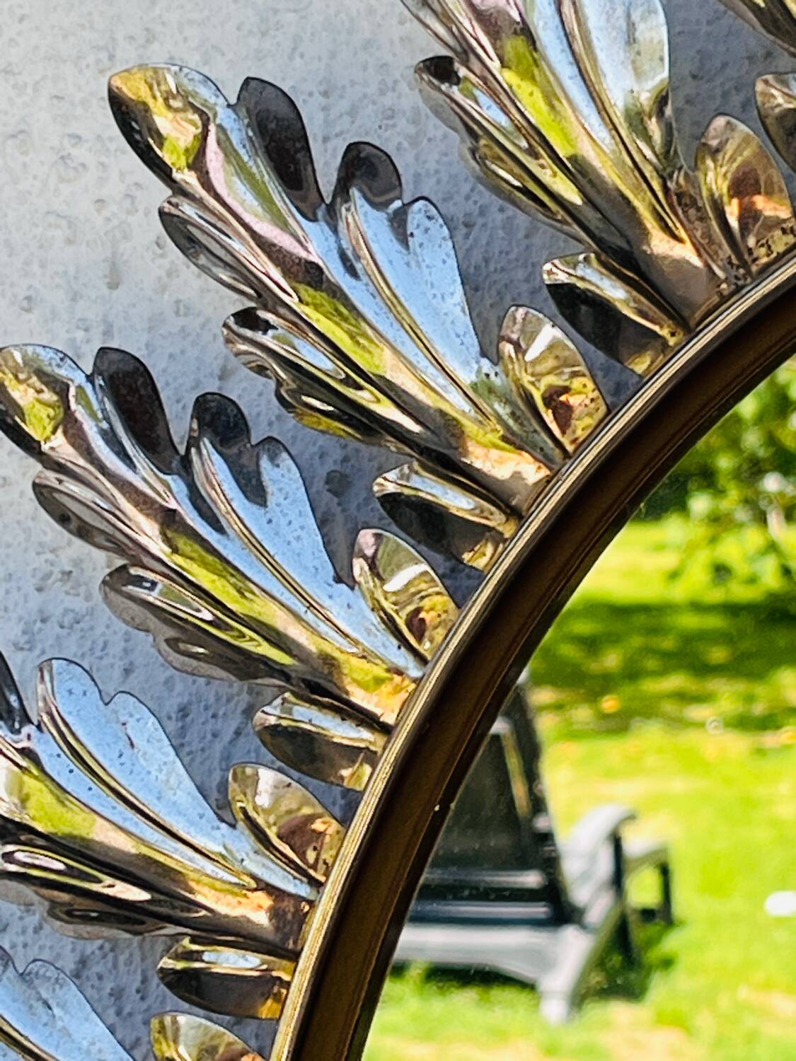 Oval leaf mirror