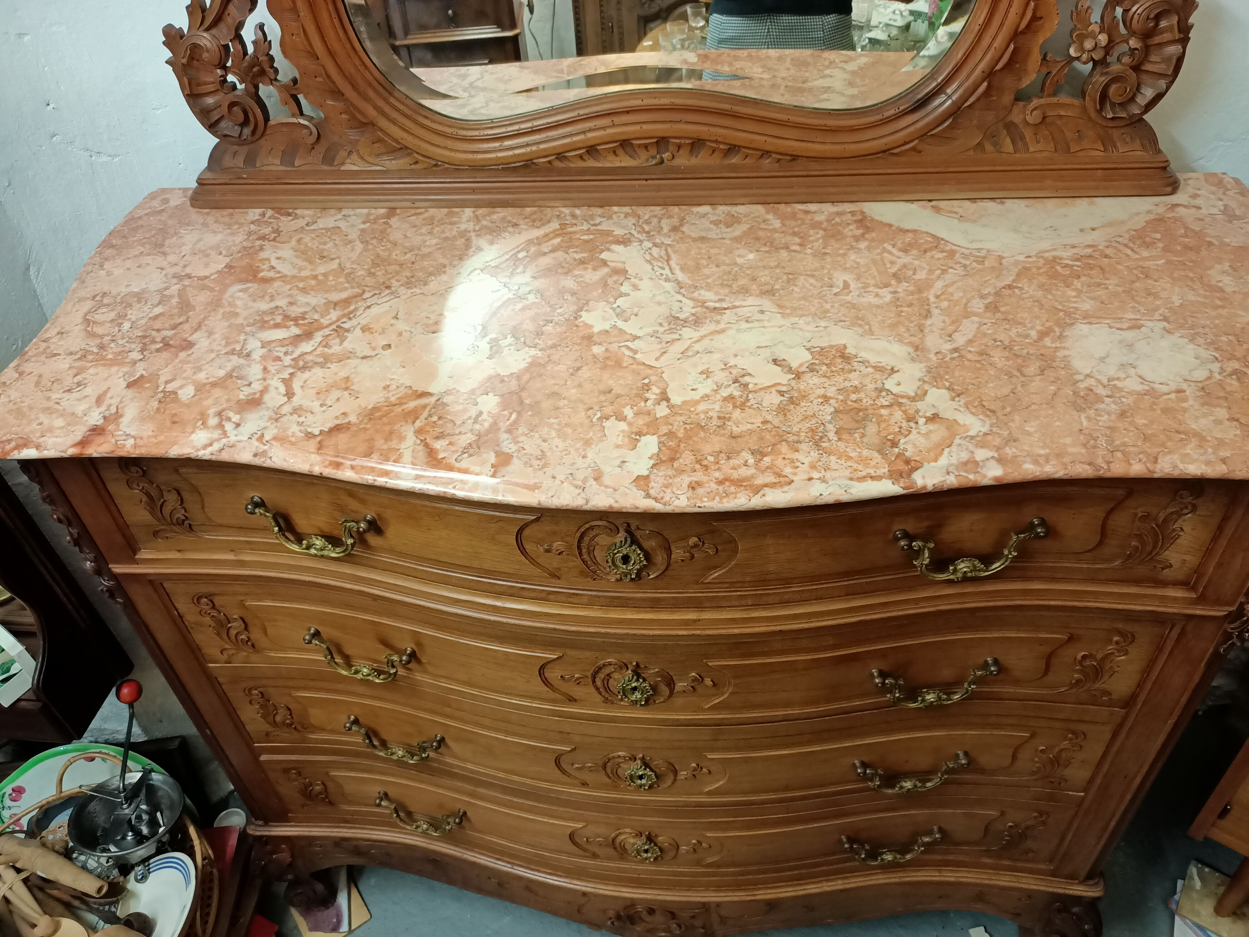 Chest of drawers with mirror