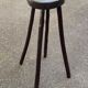 Tabouret de bar haut quadripode en bois massif sculpté 80cm