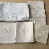 Set tablecloth and towels