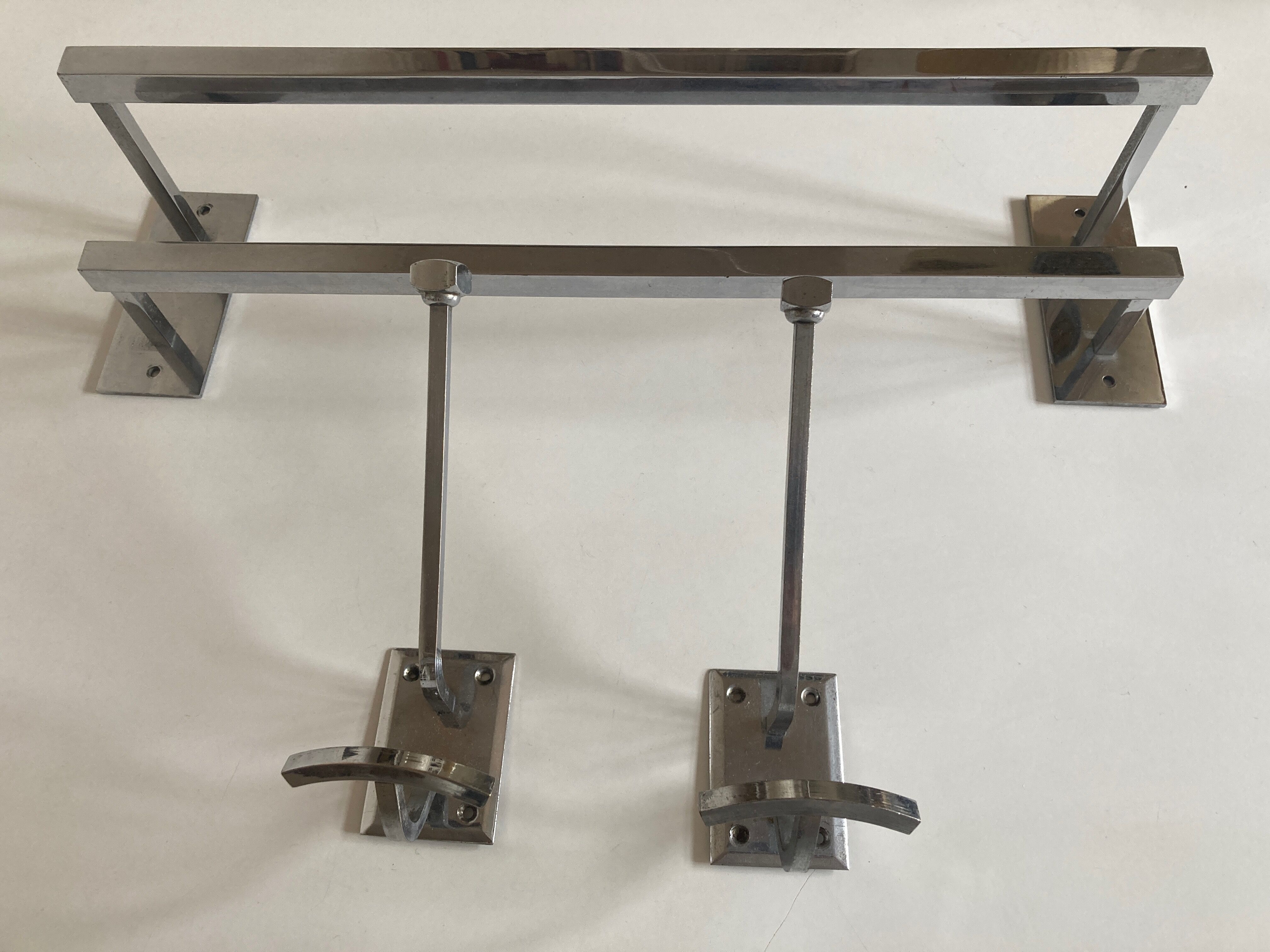 Set 2 patères porte manteau et porte serviette de salle de bain modernistes chromés mid century