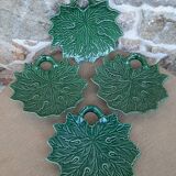 Assiette en barbotine feuille