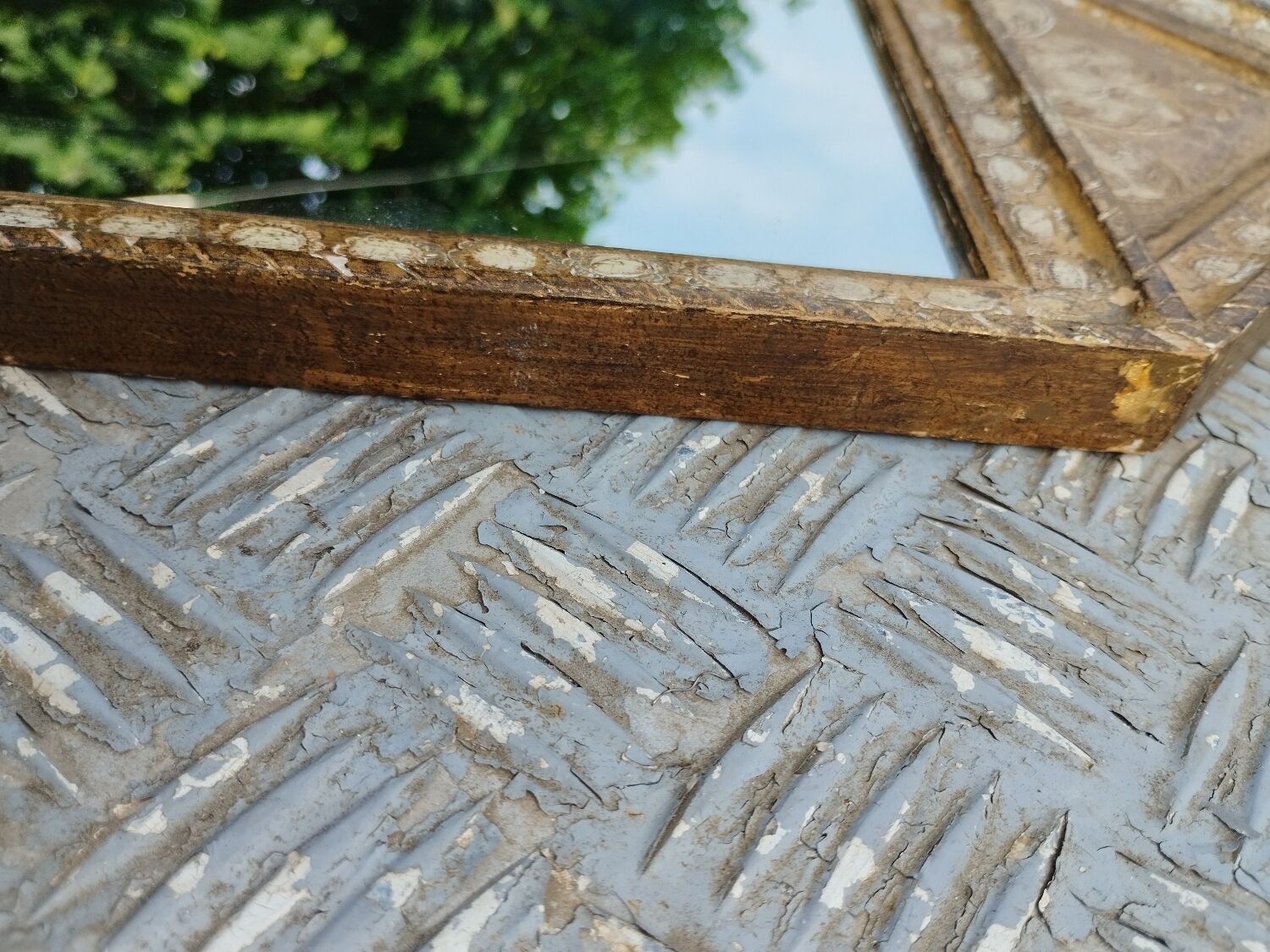 Antique Venetian mirror in gilded wood