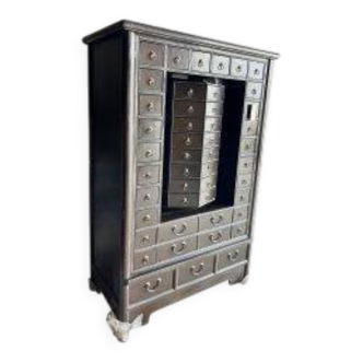 Grainetier with 95 drawers in the style of a prayer mill.