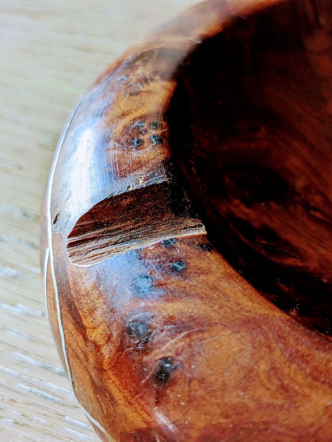 Artisanal ashtray in solid olive tree