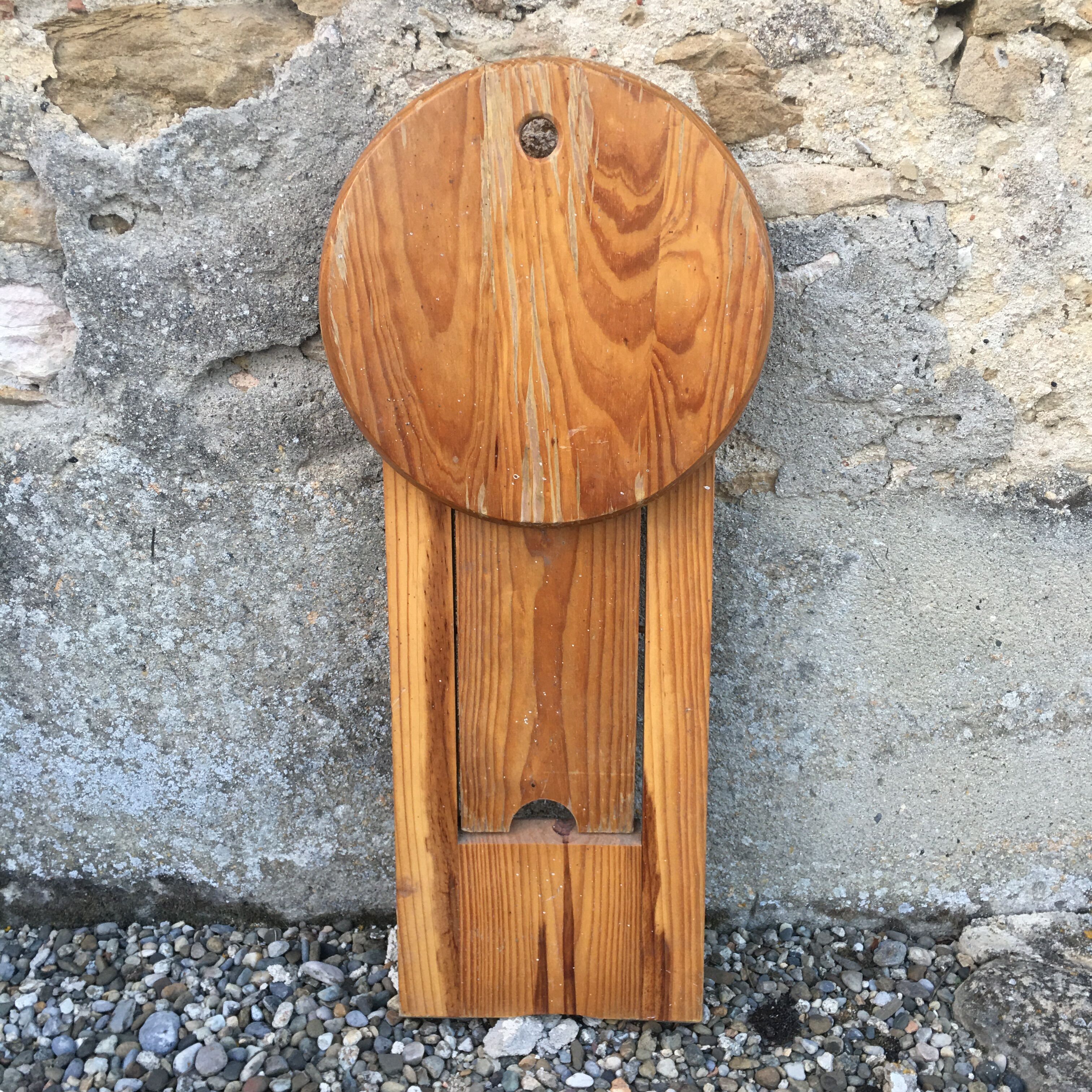 Tabouret pin massif pliable design Adrian Reed, modèle "suzy"