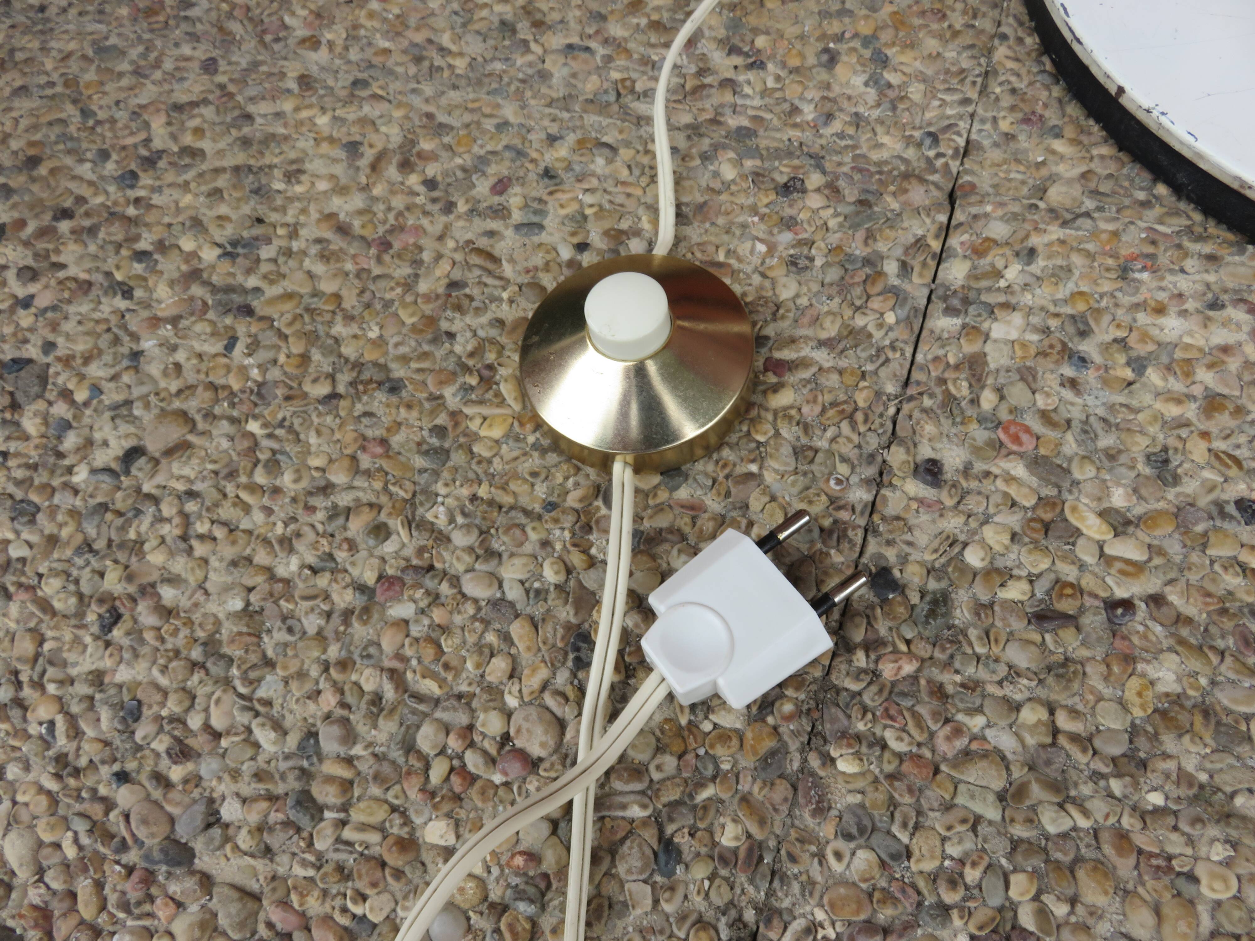 Lampadaire Monix Paris en laiton chromé et métal laqué blanc 1960