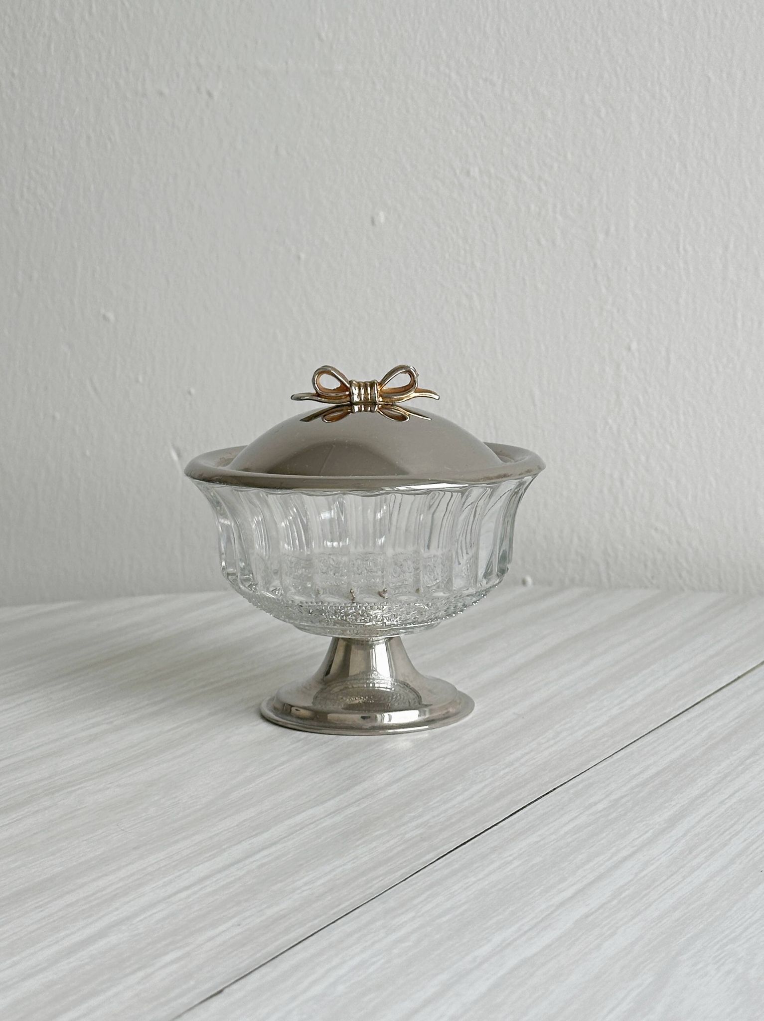 glass and aluminium stand-up cup