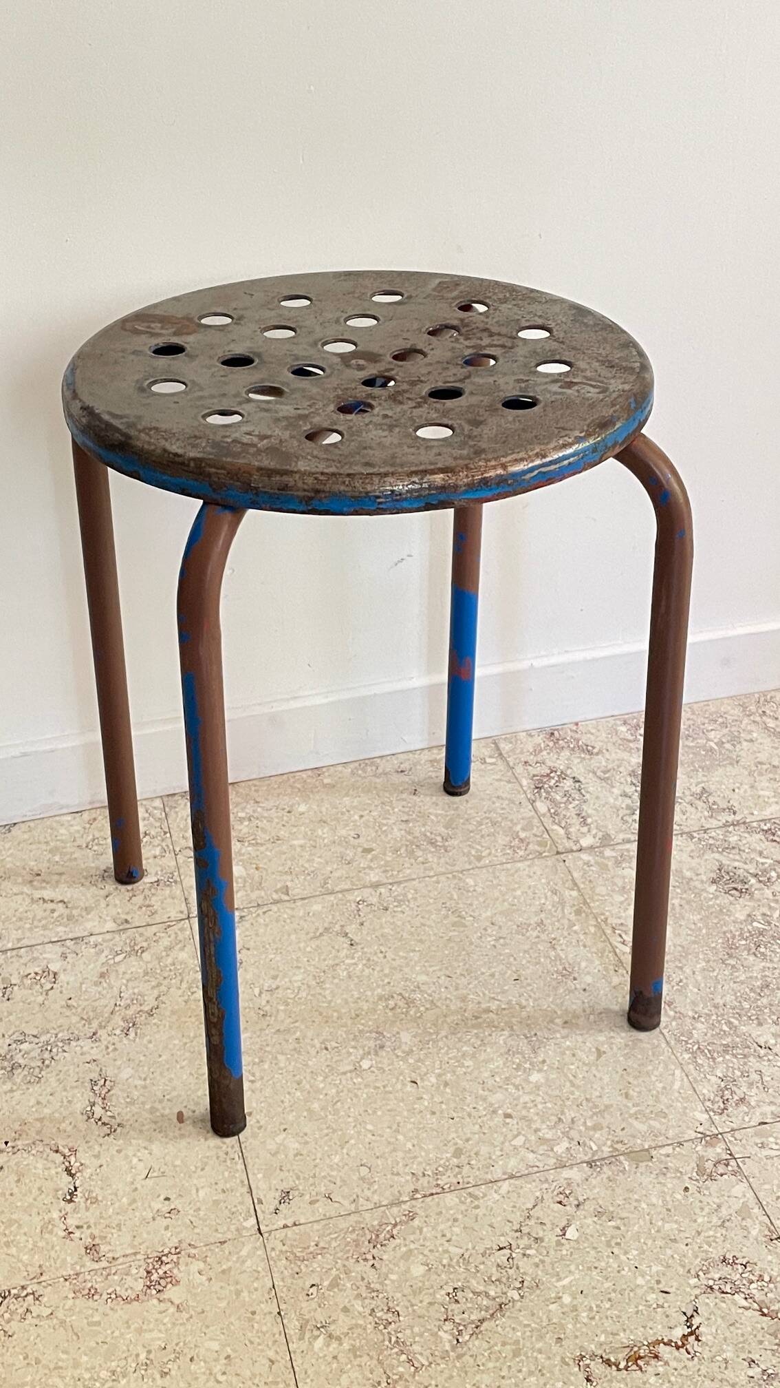 Tabouret industriel acier patiné vintage
