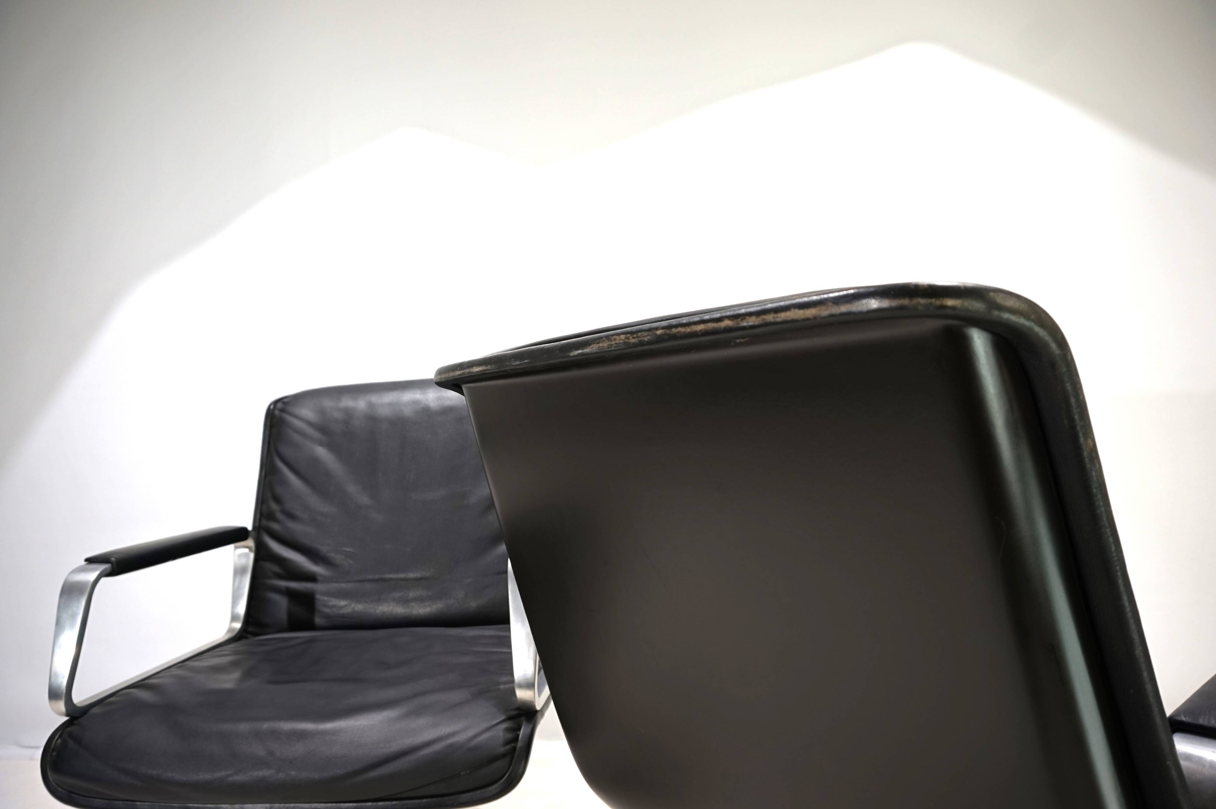 Set of 2 Wilkhahn Delta conference/dining chairs from the Delta Group