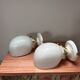 Paire d’appliques vintage en opaline blanche