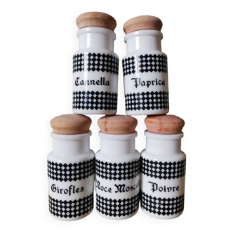 Lot de 5 pots à épices vintage opaline blanche damier noir sérigraphié espagnol