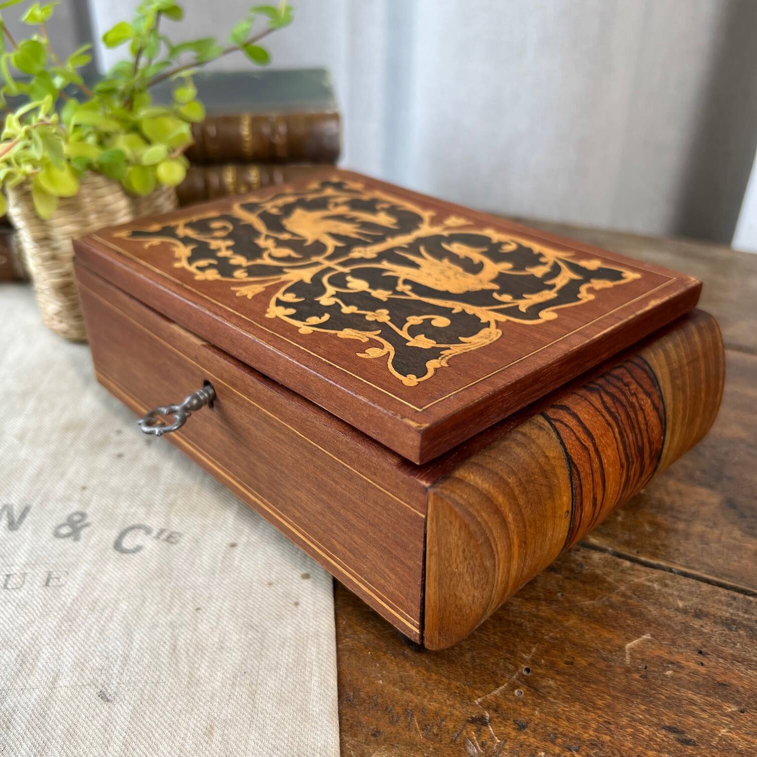 “Birds” marquetry box with mirror