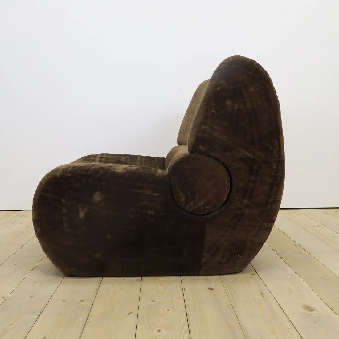Italian velvet lounge chair, 1970s