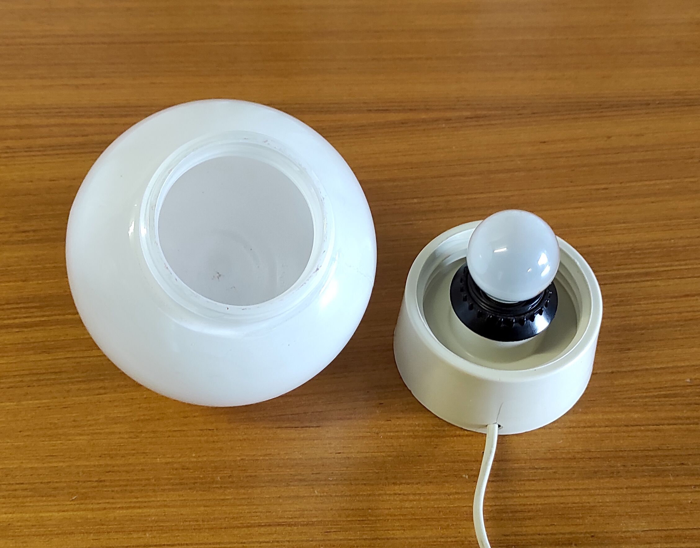 Table lamp white glass globe – 60s/70s