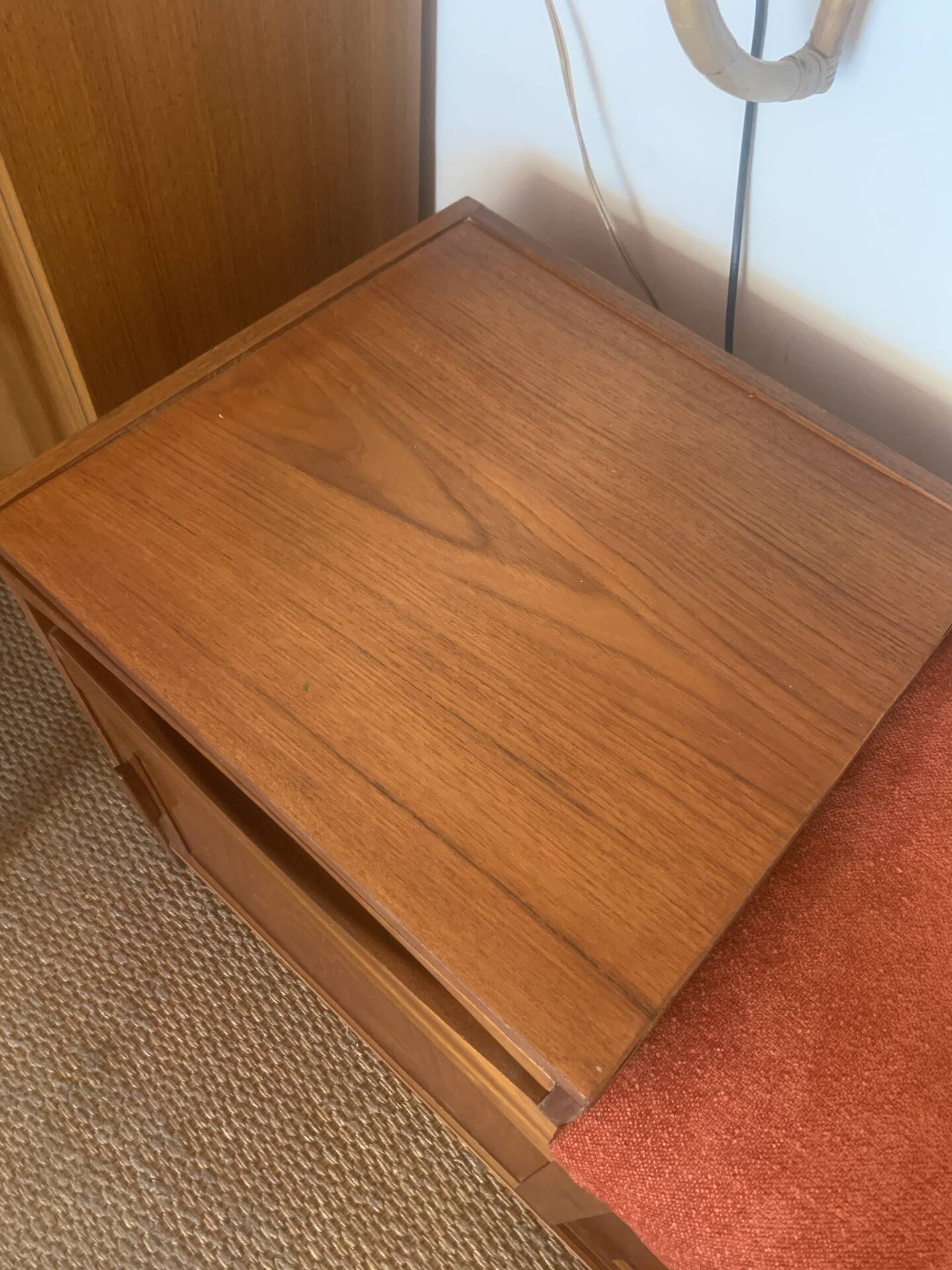 Low entrance furniture in teak Chippy