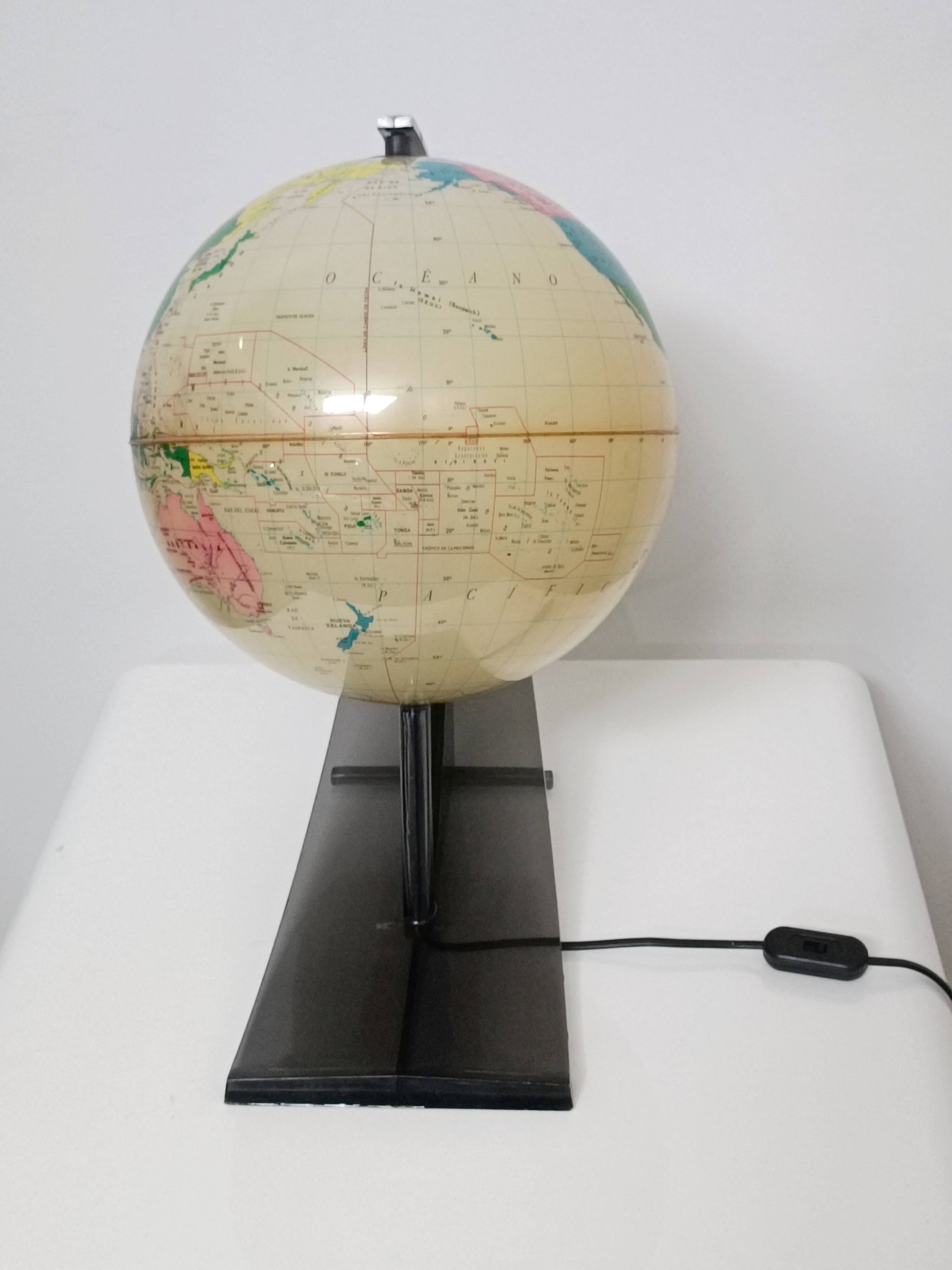 Illuminated terrestrial globe by Nova Rico Florence 1969