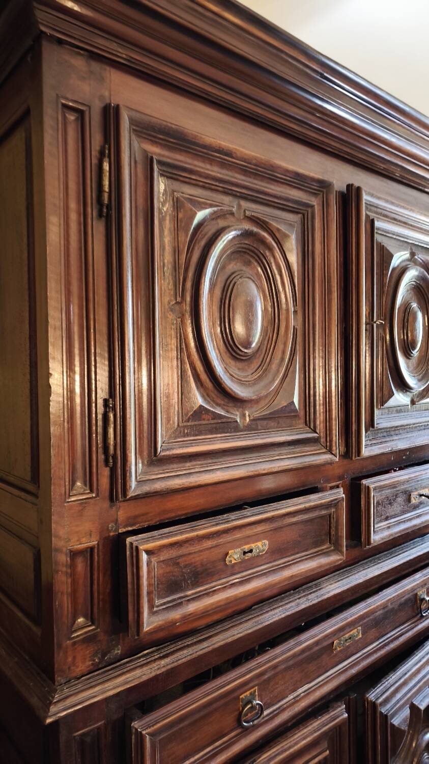 Louis XIII dresser