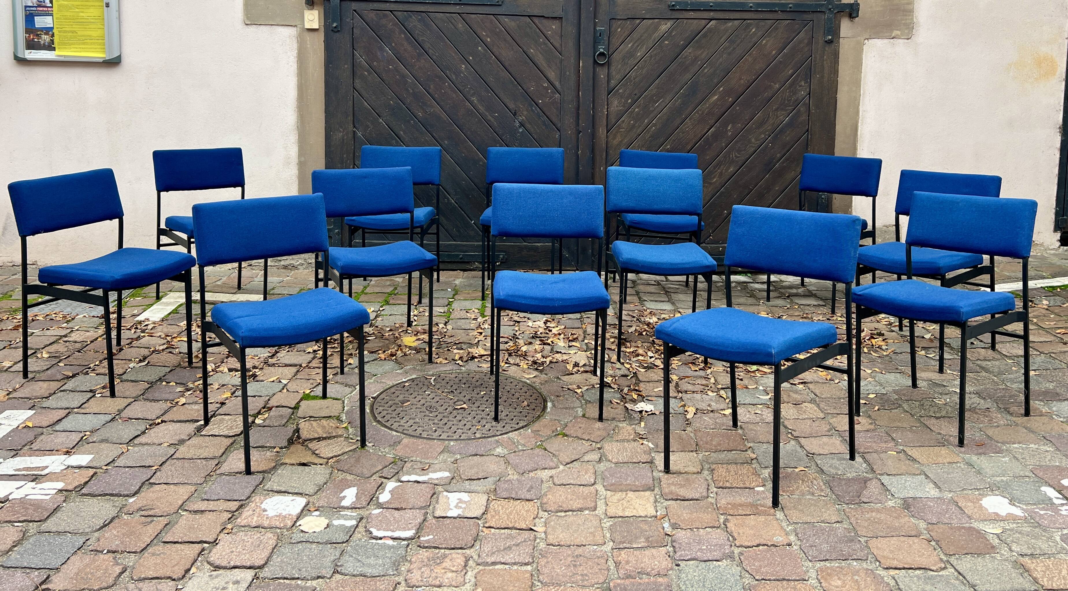 🪑 Set of 13 vintage blue fabric chairs – black metal legs – Guer style