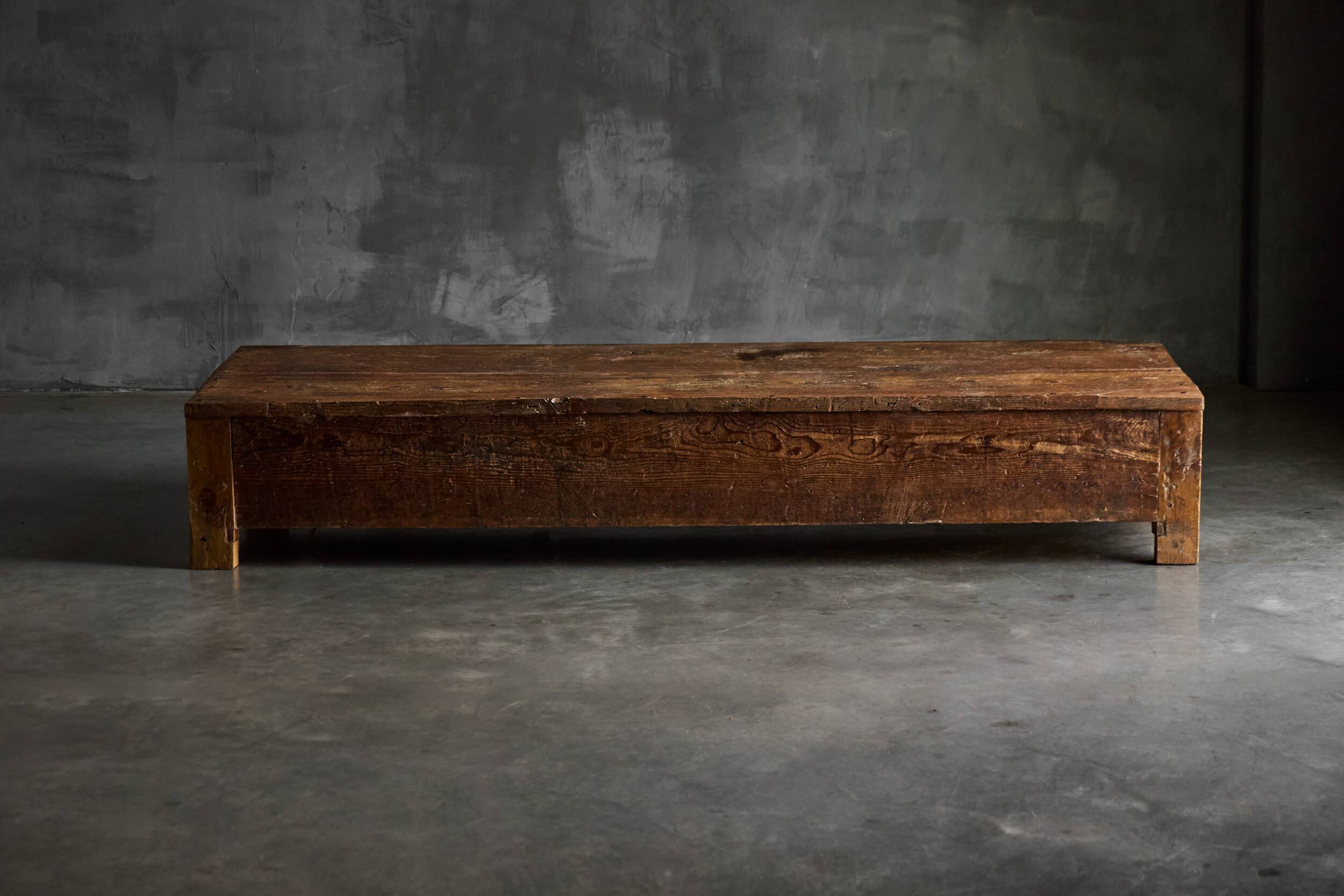 Table basse rustique vernaculaire, France, 20e siècle