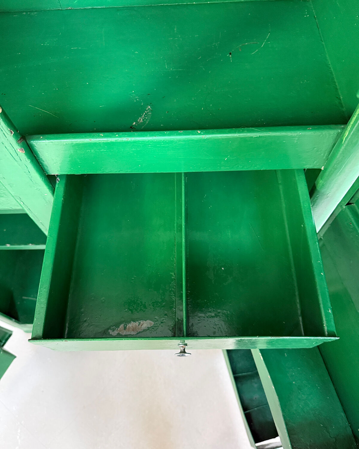 Armoire vintage en métal vert