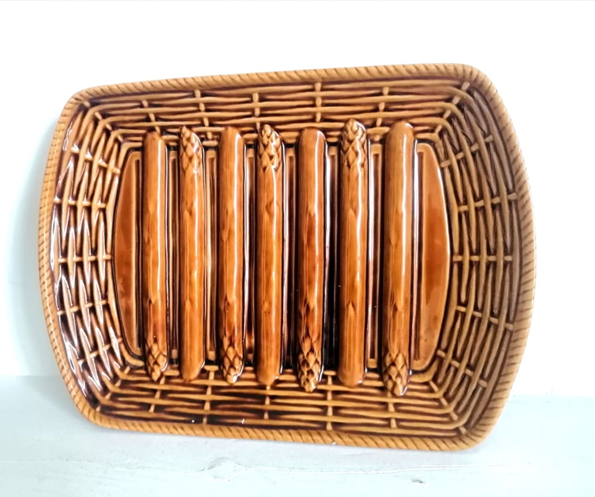 Plat à asperges barbotine Sarreguemines , 1960