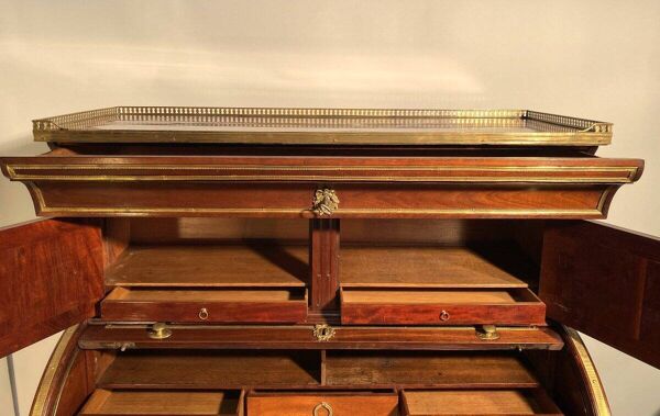 Ravissant bureau à cylindre en acajou d'époque Louis XVI